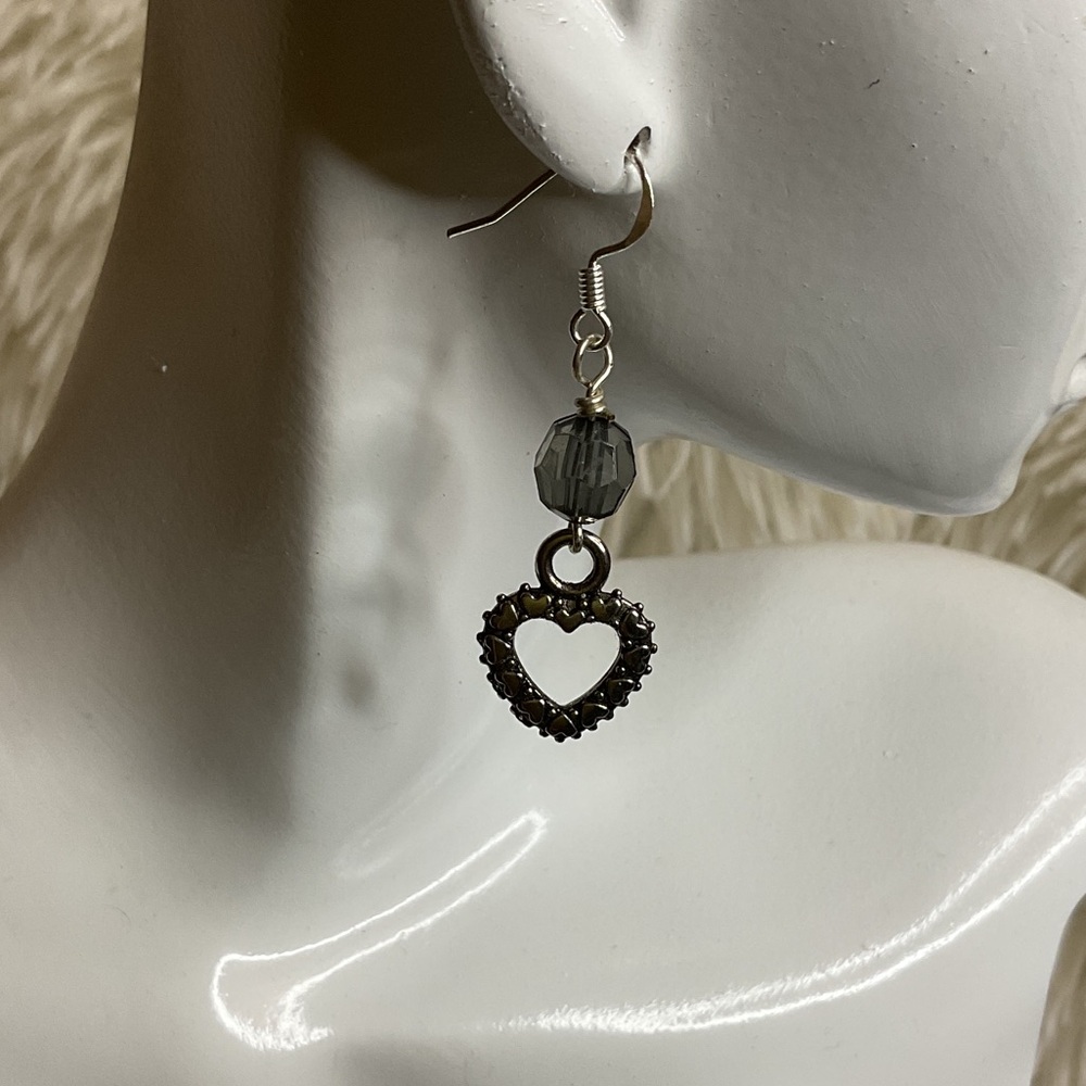 Pulse Design Heart Drop Dangle Earrings in Gunmetal and Gray